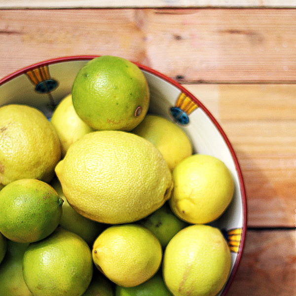 Spritzige Zitronen und Limetten von POIS – Natürlich Portugal.